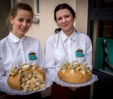 Nach polnischer Tradition wurden die Gäste mit selbst gebackenem Brot und Salz empfangen.